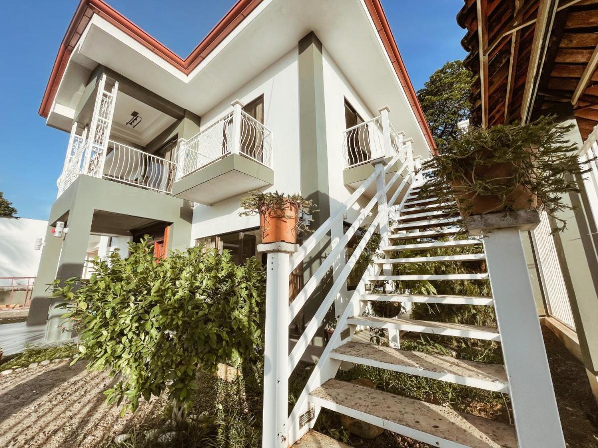 Zeus Guesthouse -Free Sjo Airport Shuttle La Garita エクステリア 写真