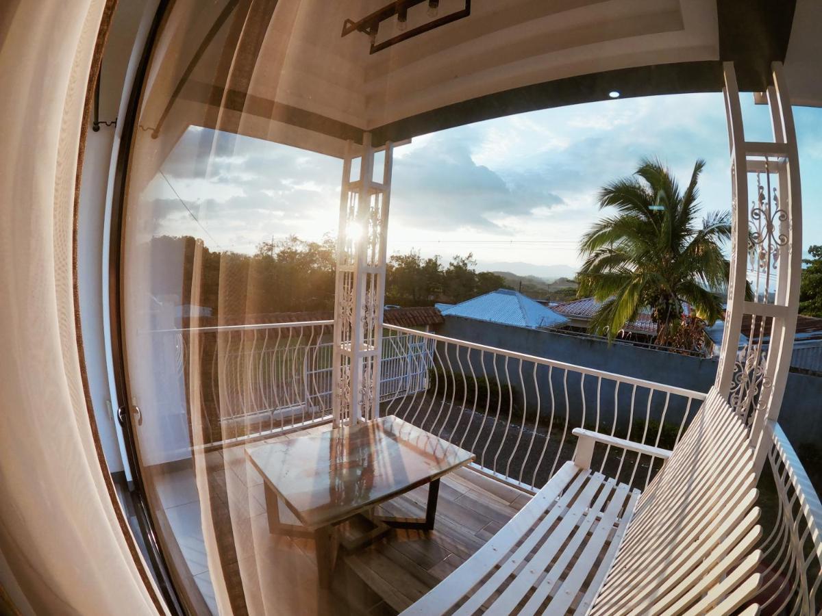 Zeus Guesthouse -Free Sjo Airport Shuttle La Garita エクステリア 写真
